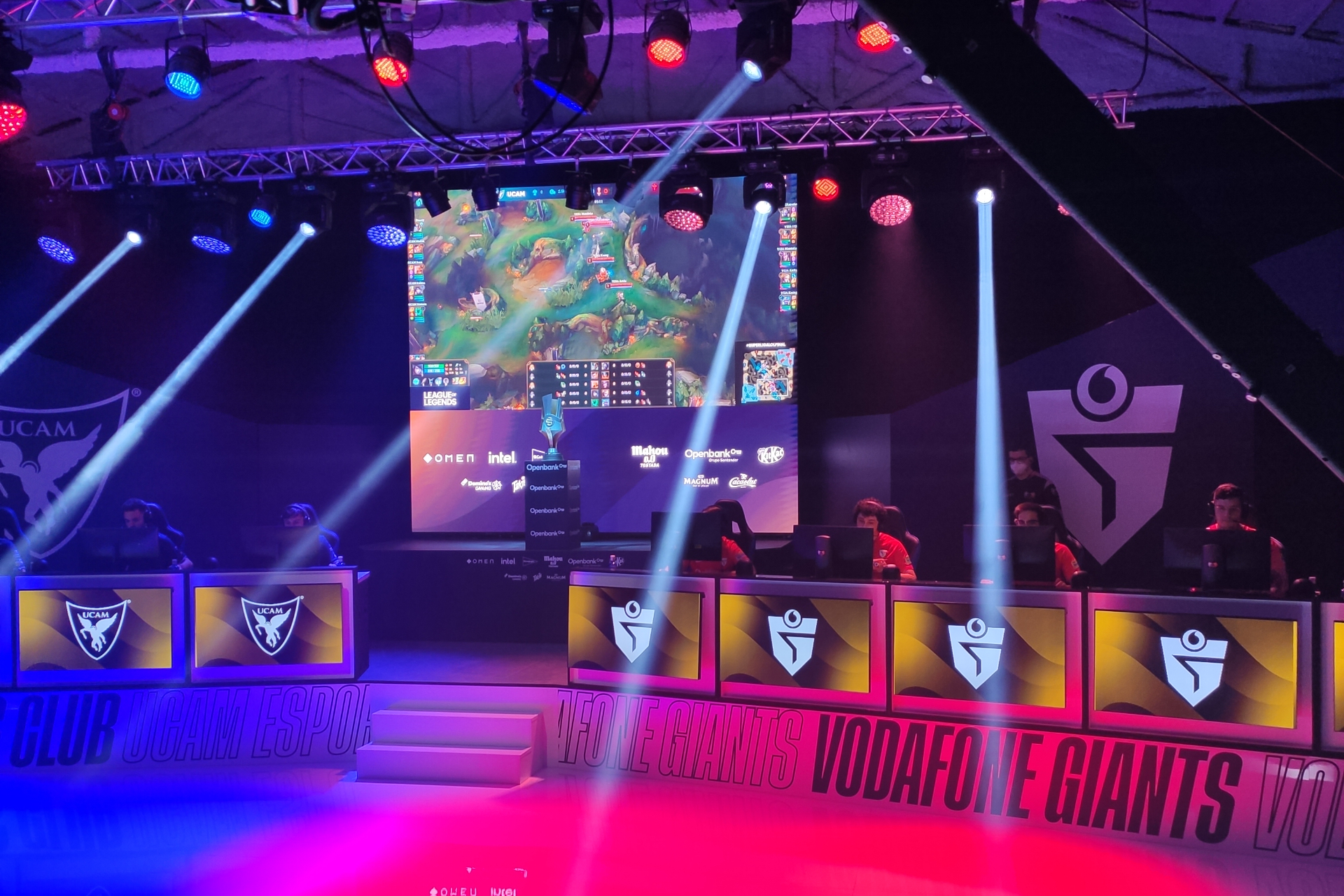 Aspectos legales a tener en cuenta para firmar a un jugador de League of Legends en España